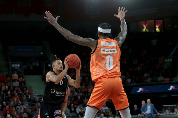 同时参与到 同时参与到